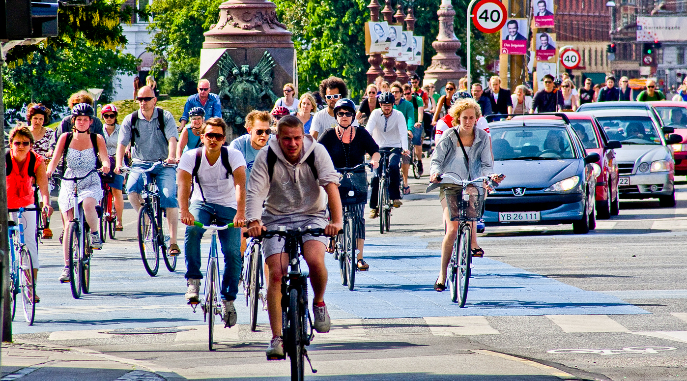 Beneficial effects of bicycles on reducing urban problems